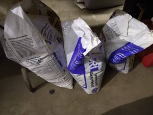 lot 317 image: Several Bags of Absorbent