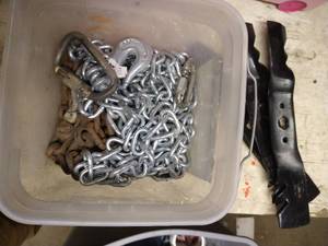 lot 320 image: Chains & Cub Cadet Mower Blades