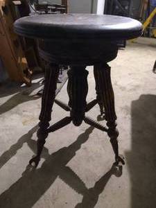 lot 354 image: Antique Piano Stool w Claw & Marble Feet