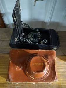 lot 358 image: Vintage Argus 35mm & Kodak Cameras