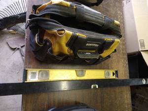 lot 386 image: Two Levels & Bostitch Tool Bag