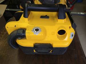 lot 388 image: Dewalt Vacuum, 20 V