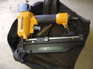 lot 402 image: (2) Bostich Brad Nailers w Air Hose