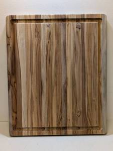 lot 19 image: OVERSIZED CUTTING BOARD (23x 19)