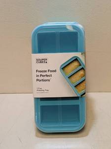 lot 35 image: SOUPER CUBES ONE CUP FREEZING TRAY 2PK.