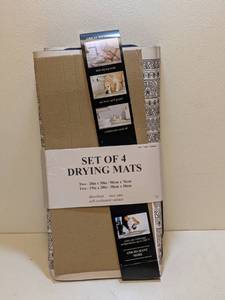 lot 107 image: SET OF 4 DRYING MATS