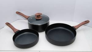lot 48 image: Crofton 4-Piece Pan Set