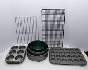 lot 52 image: Variety of Baking Items