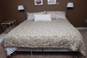 lot 71 image: King Size Bedframe