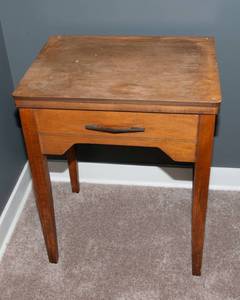 lot 84 image: Wooden End Table