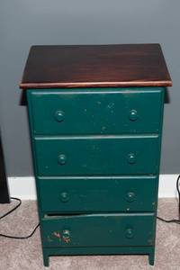 lot 89 image: Vintage Green End Table