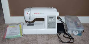 lot 90 image: Singer Brilliance 55005400 Sewing Machine with Supplies
