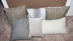 lot 99 image: Set of Six Throw Pillows