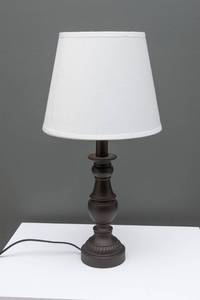 lot 106 image: Small Table Lamp - 19T
