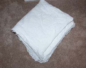 lot 119 image: King Size White Duvet Cover  100% Cotton, Threshold