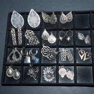 lot 62 image: Set of 17 Silvertone Earrings