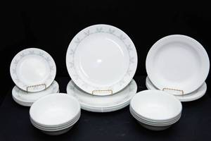 lot 65 image: Corelle Vitrelle Snowflake Dinnerware Set