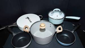 lot 108 image: Set of Pastel Pots and Pans  Crofton, Country Kitchen & Unlabeled