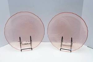 lot 102 image: Set of Two Pink Glass Serving Trays  Arcoroc France