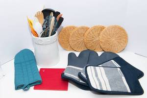 lot 123 image: Trivets, Hot Pads & Kitchen Utensils