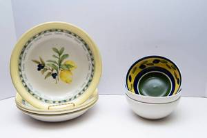 lot 137 image: Set of Bowls  Royal Doulton Carmina & Coordinating Set