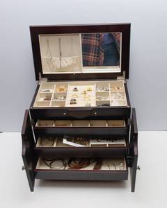 lot 142 image: Jewelry Box with Miscellaneous Jewelry Contents