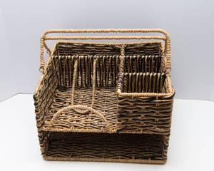 lot 147 image: Woven All-in-One Utensil Holder Caddy