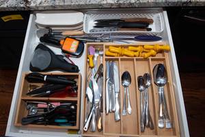 lot 101 image: Kitchen Drawer Contents - Assorted Items