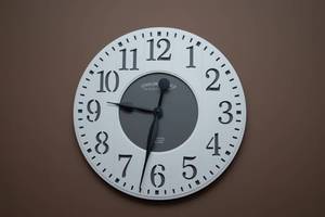 lot 165 image: Classic Wall Clock