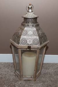 lot 161 image: Large Candle Holder Lantern