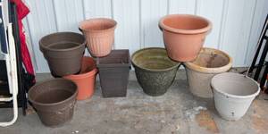 lot 215 image: Set of 9 Planters