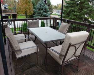 lot 261 image: Patio Table and Chairs