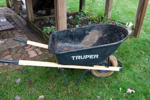 lot 269 image: Wheelbarrow
