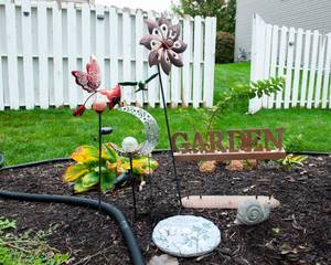 lot 266 image: Outdoor Lawn Ornaments - 7 pieces