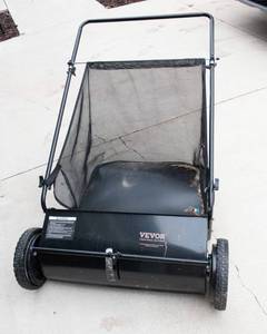 lot 279 image: Vevor Push Lawn Sweeper