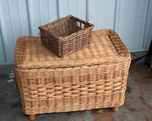 lot 283 image: Large Wicker Basket with Lid  28 W x 17.5 D x 17 T