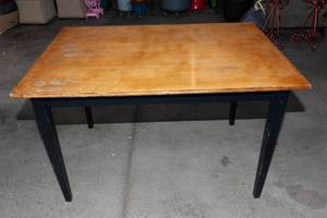 lot 290 image: Small Dining Table