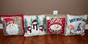 lot 232 image: Set of Four Holiday Throw Pillows