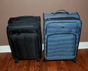 lot 295 image: Set of Two Luggage Pieces  American Tourister Carry-On and Blue Checked Bag
