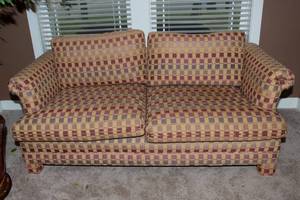 lot 276 image: Couch  74 W x 35 D x 26.5 T