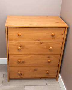 lot 70 image: Small Wood-Look Dresser