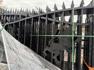 lot 56 image: IRANCH Bi-Parting 14 ft Iron Gates