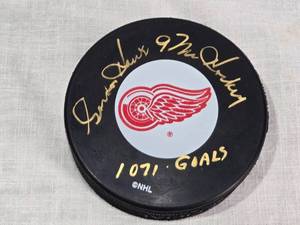 lot 36 image: Gordie Howe Mr. Hockey Signed NHL Detroit Red Wings Hockey Puck