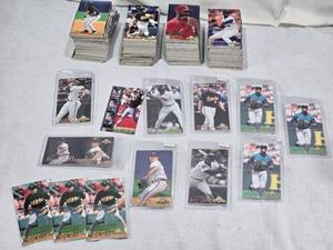 lot 78 image: Huge lot of 1994 Fleer Extra Bases Featuring Barry Bonds, Mark McGwire, Ken Griffey Jr., Greg Maddux and Many More