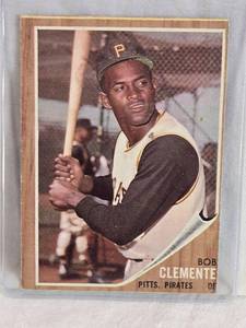 lot 152 image: Bob Clemente 1962 Topps #10 - Pittsburgh Pirates Vintage Baseball Card