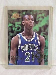 lot 184 image: Kevin Garnett Rookie 1996  Fleer Skybox - Minnesota Timberwolves Basketball Card