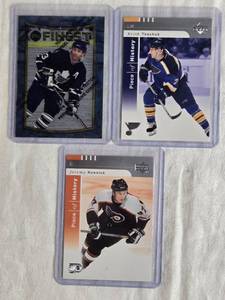lot 281 image: Lot of 3 Hockey Cards Featuring Keith Tkachuk, Jeremy Roenick, and Doug Gilmour Topp Finest