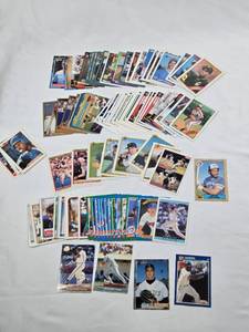 lot 340 image: Lot of Baseball Cards Featuring Bo Jackson, Mark Thompson, Albert Belle, Rafael Palmeiro, Cecil Fielder, Bobby Bonilla, and More