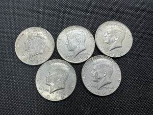 lot 46 image: Five 40% Silver 1969 Kennedy Half Dollars