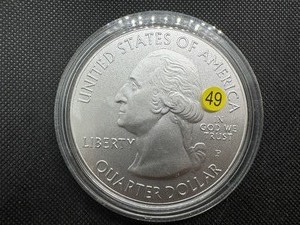 lot 49 image: 2013 America The Beautiful 5 Oz. .999 Silver Commemorative Fort McHenry Coin